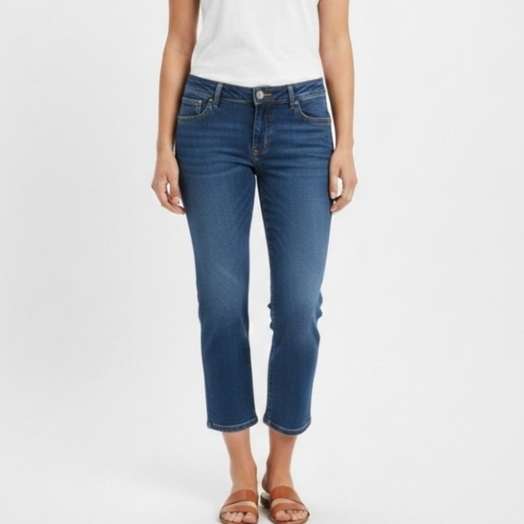 Signature by Levi Strauss Denim - Levi’s 512 Perfectly Slimming Capri Jeans Women’s Size 8 Stretch Denim